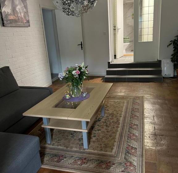 带1个卧室的公寓, Lugnt Och Centralt Läge