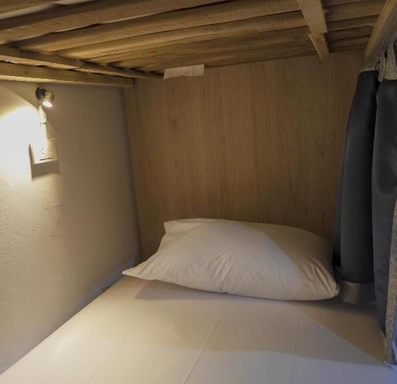 تختخواب در اتاق مشترک, Hostal Casablanca