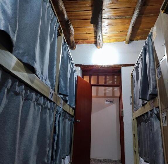 تختخواب در اتاق مشترک, Hostal Casablanca