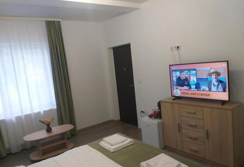 Номер Стандарт с Террасой, Luxury Runk House