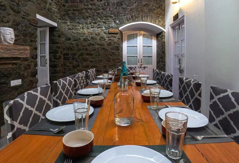 Номер Deluxe, House Of Hive, Gethiya