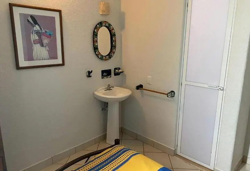 اتاق استاندارد یک نفره, Zandoyo Bed & Breakfast