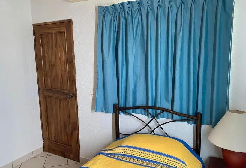 اتاق استاندارد یک نفره, Zandoyo Bed & Breakfast