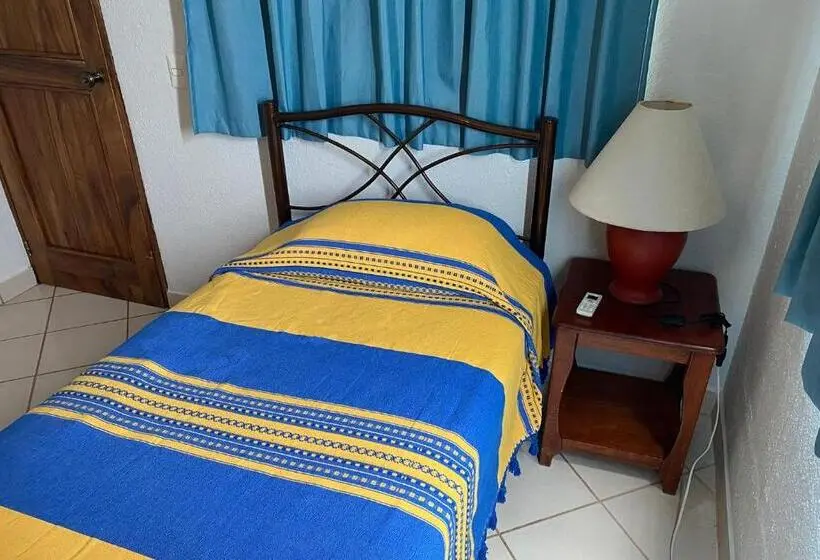 اتاق استاندارد یک نفره, Zandoyo Bed & Breakfast