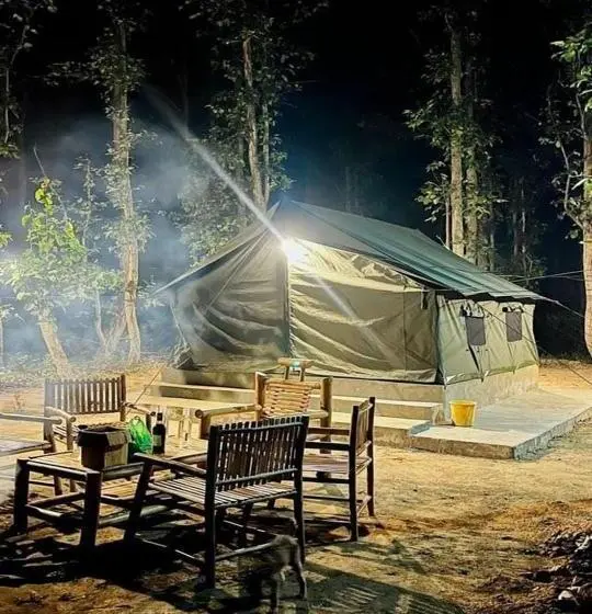 Standard Kolmen Hengen Huone Jaettu kylpyhuone, Athulyam Kanha, Kanha National Park, Mukki Gate