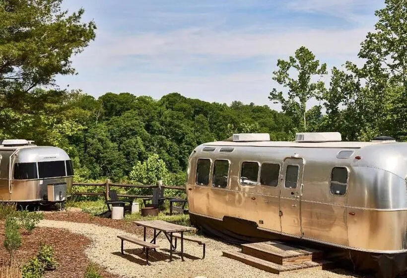 デラックスファミリールーム, Autocamp Asheville
