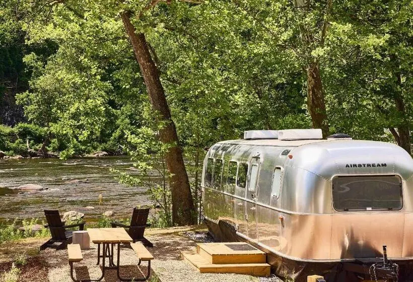 デラックススイート, Autocamp Asheville