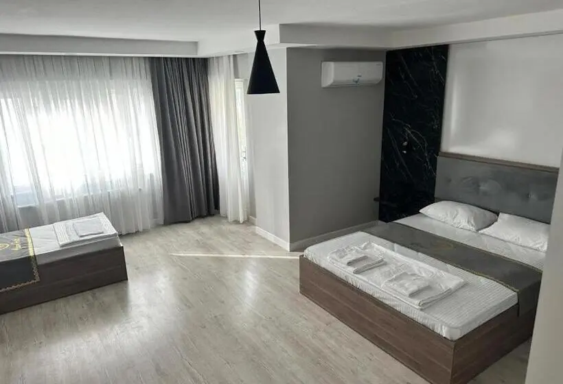 اتاق استاندارد سه تخته با بالکن, Cevvo