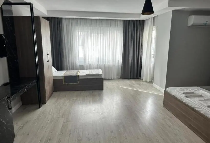 اتاق استاندارد سه تخته با بالکن, Cevvo
