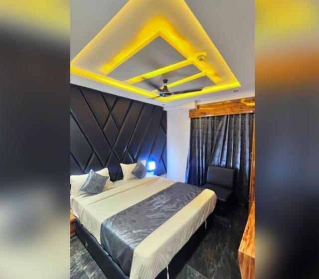 豪华房间, Lotus Pink