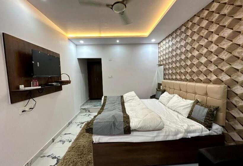 اتاق لوکس, Shivlingam Inn