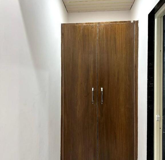 اتاق لوکس, Shivlingam Inn