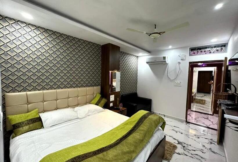 اتاق لوکس, Shivlingam Inn