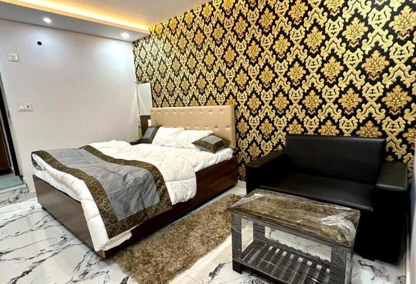 اتاق خانوادگی, Shivlingam Inn