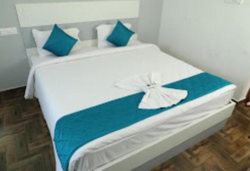 Номер Deluxe Кровать Кинг, The Base Inn Puducherry