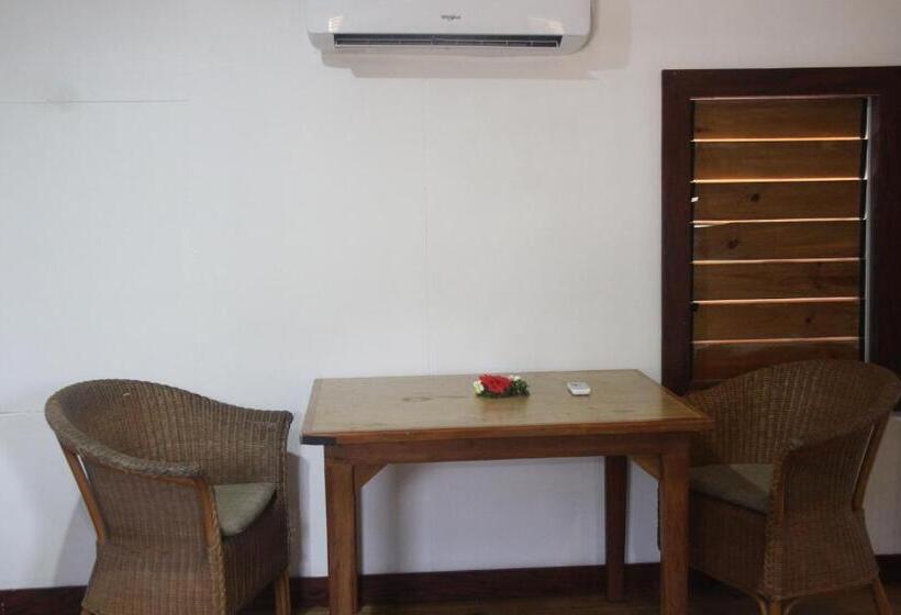 بانگلوی استاندارد, Mana Backpackers And Dive Resort