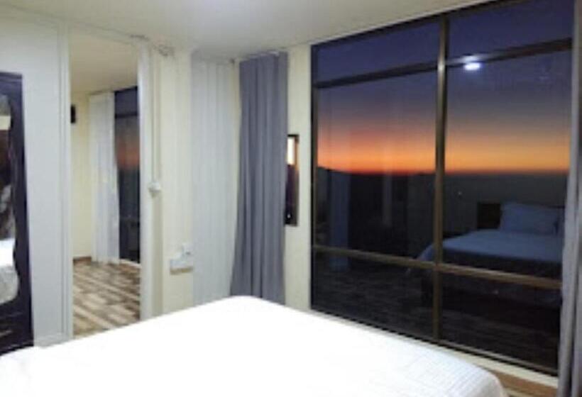 스탠다드 룸 킹사이즈 침대, Aizawl Guest House, Aizwal