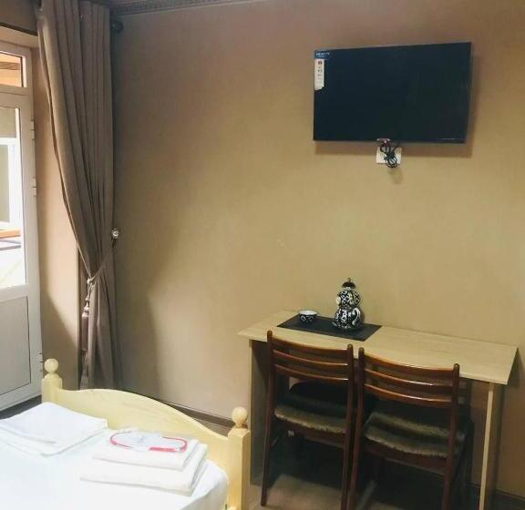 エコノミールーム, Yakka Minor