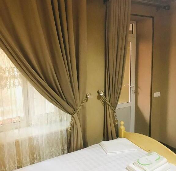 エコノミールーム, Yakka Minor