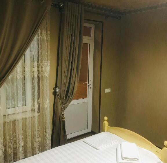 エコノミールーム, Yakka Minor