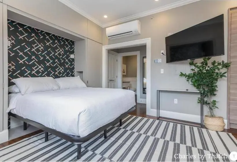 Standard-studio, J Miller Flats By Thatch