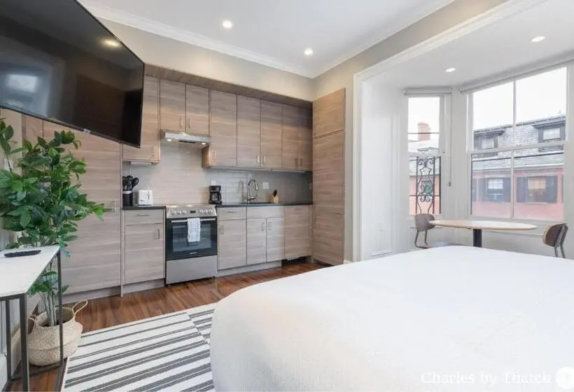 Standard-studio, J Miller Flats By Thatch