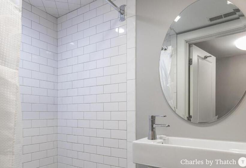 דירת שלושה חדרים, J Miller Flats By Thatch