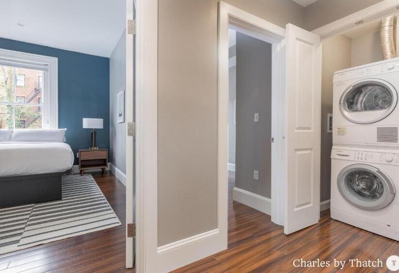 דירת שלושה חדרים, J Miller Flats By Thatch