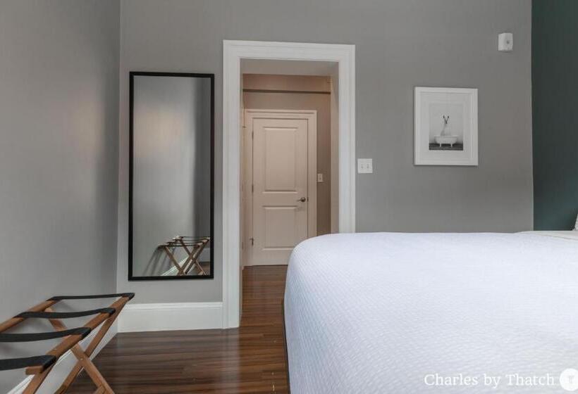 דירת שלושה חדרים, J Miller Flats By Thatch