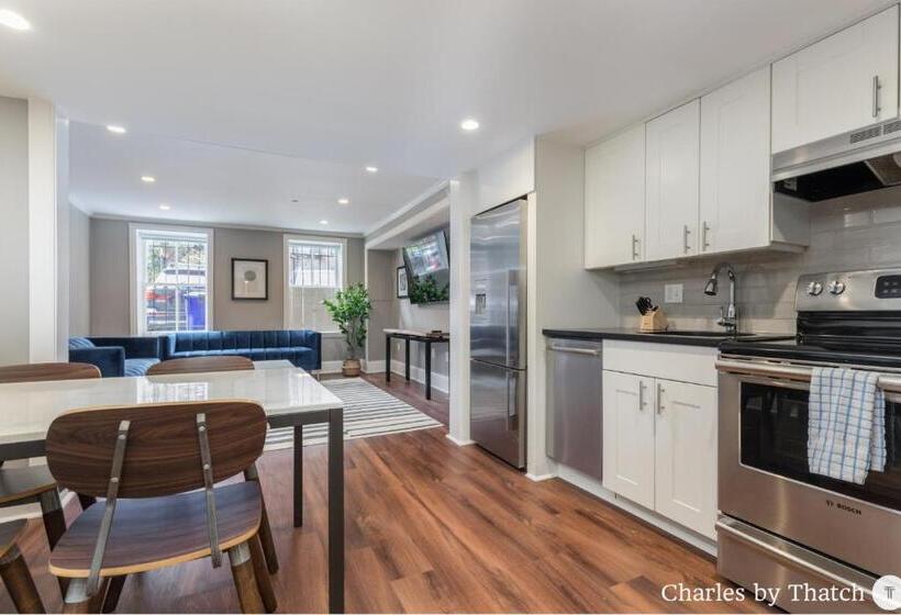 דירת שלושה חדרים, J Miller Flats By Thatch