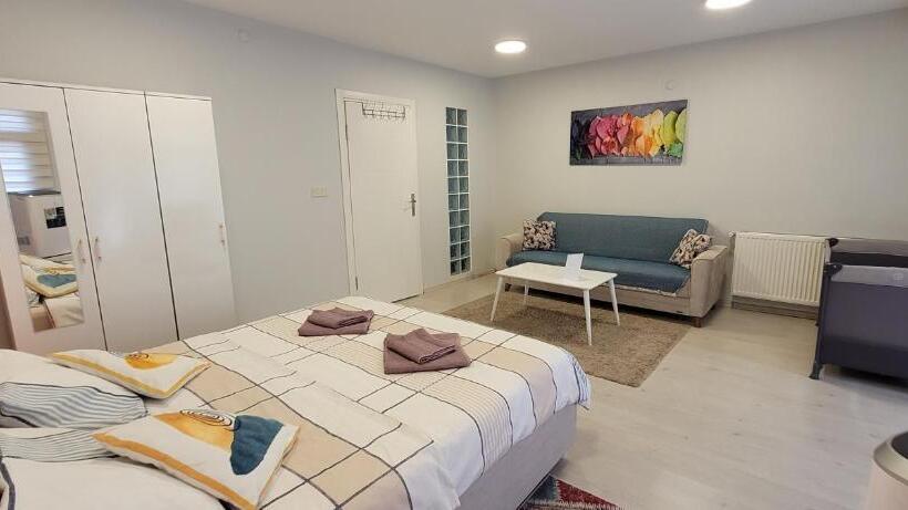 디럭스 룸, Rooms In The Heart Of Sisli   1 Min To Metro   Shared Bathroom And Kitchen