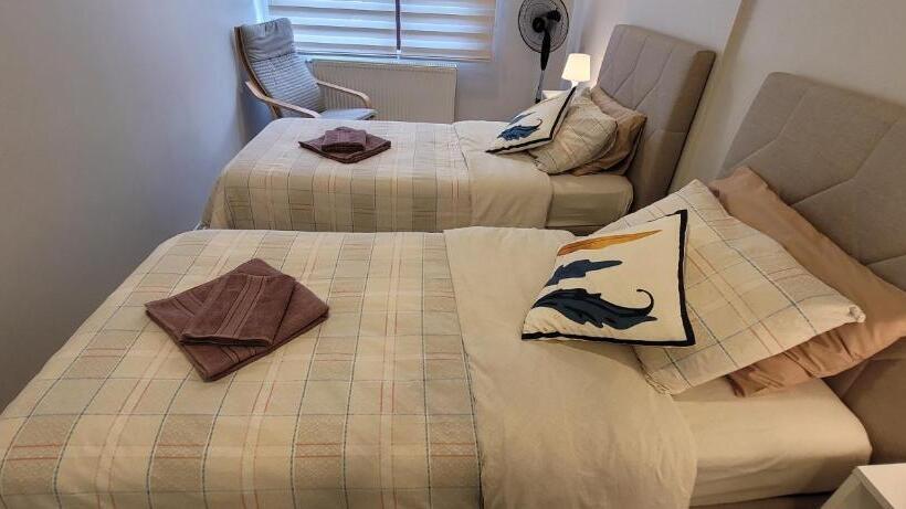 스탠다드 룸 공동 욕실, Rooms In The Heart Of Sisli   1 Min To Metro   Shared Bathroom And Kitchen