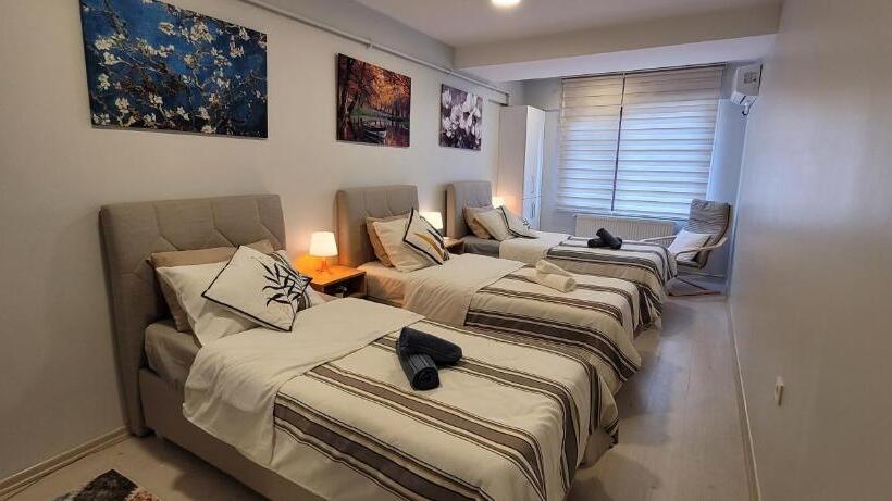 غرفة قياسية ثلاثية حمام مشترك, Rooms In The Heart Of Sisli   1 Min To Metro   Shared Bathroom And Kitchen