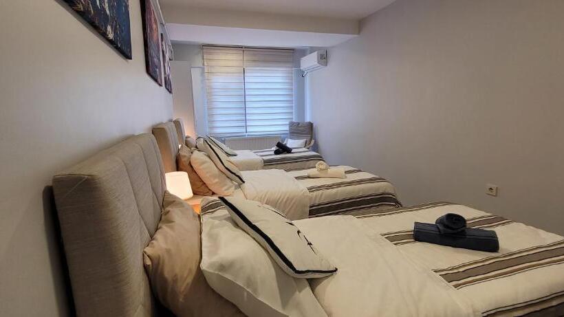 غرفة قياسية ثلاثية حمام مشترك, Rooms In The Heart Of Sisli   1 Min To Metro   Shared Bathroom And Kitchen