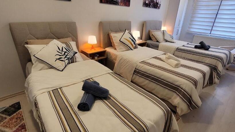 스탠다드 트리픔 룸 공동욕실, Rooms In The Heart Of Sisli   1 Min To Metro   Shared Bathroom And Kitchen