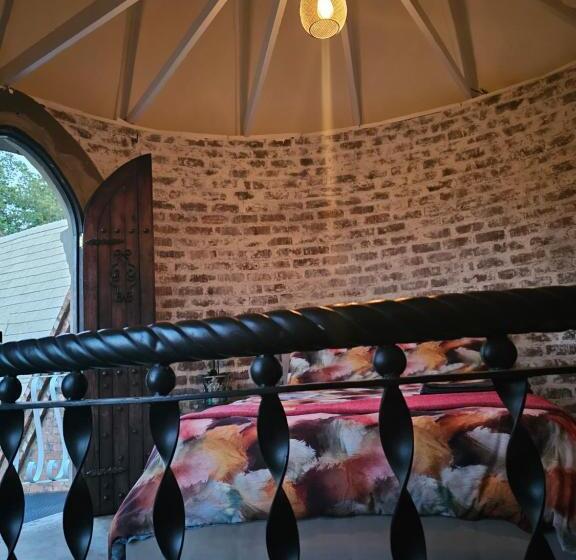 标准间带阳台, Castle Home