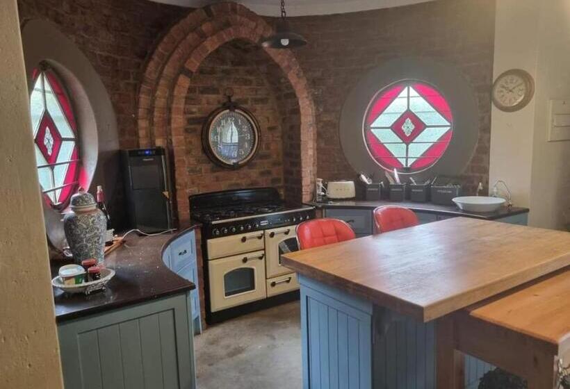 标准间, Castle Home