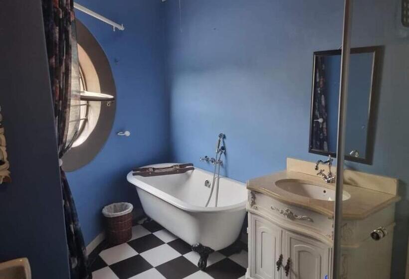 标准间, Castle Home