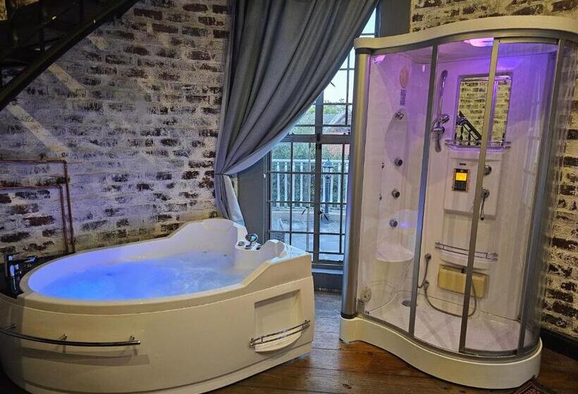 标准间带阳台, Castle Home