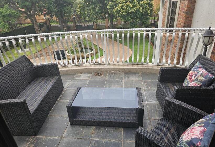 标准间带阳台, Castle Home