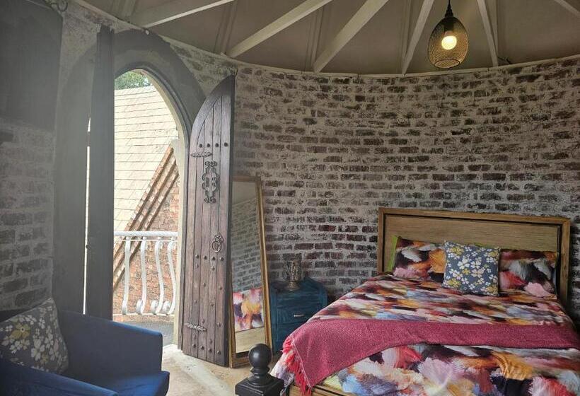 标准间带阳台, Castle Home