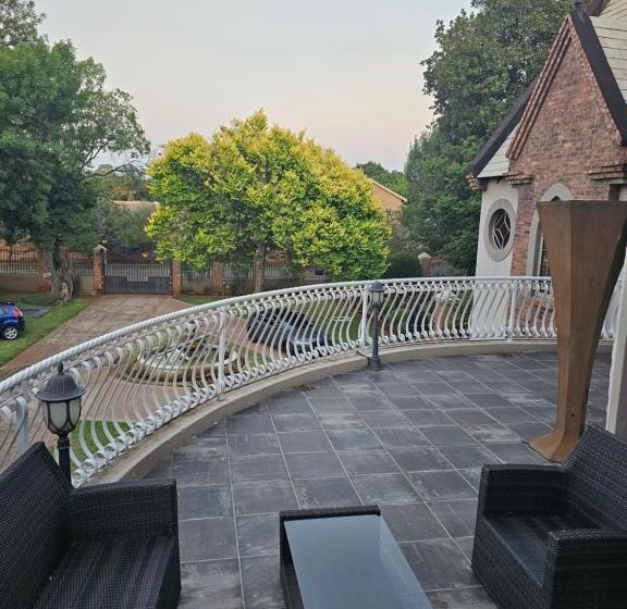 标准间, Castle Home