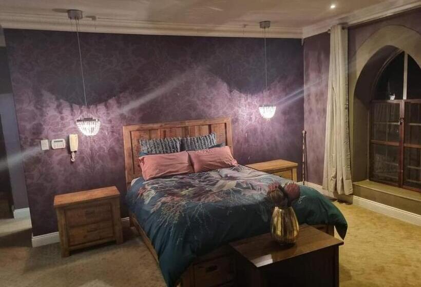 标准间, Castle Home