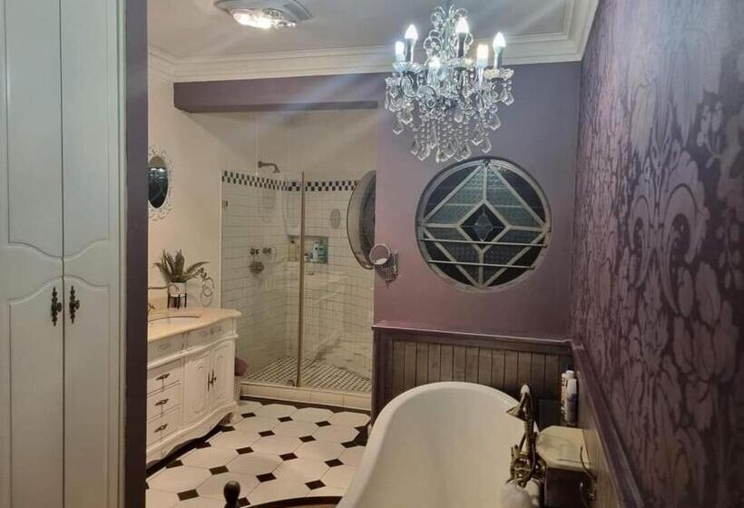 标准间, Castle Home