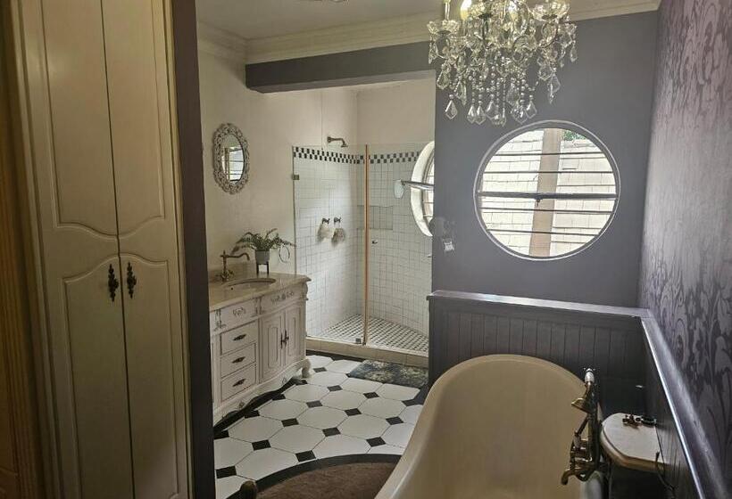 标准间, Castle Home