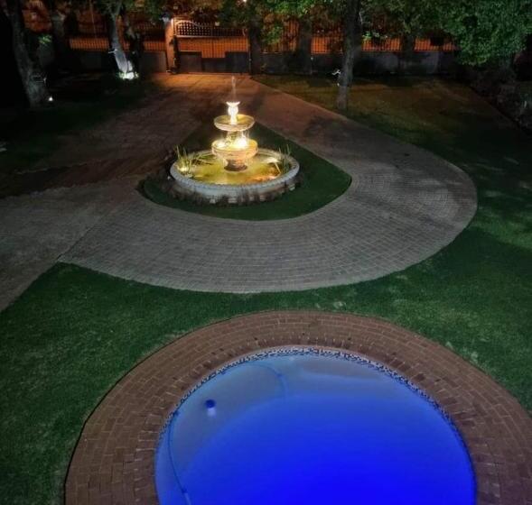 标准间, Castle Home