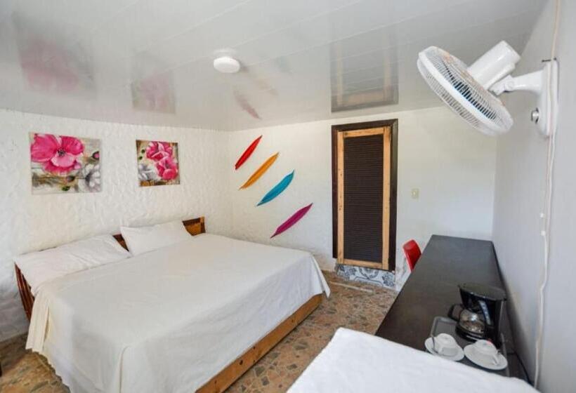 اتاق لوکس با بالکن و چشمانداز دریا, Dios Es Fiel Ali