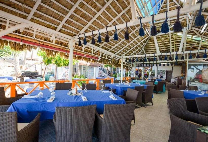 اتاق لوکس با بالکن و چشمانداز دریا, Dios Es Fiel Ali