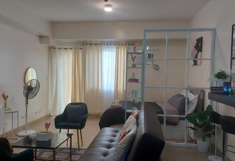 חדר סטנדרט עם טרסה, Sereene City Stay Manhattan Plaza 1