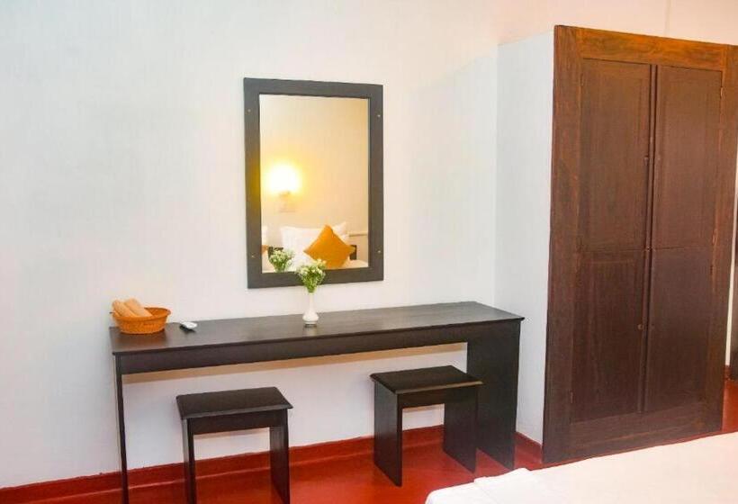 Номер Стандарт Трехместный, The Beach House Hikkaduwa